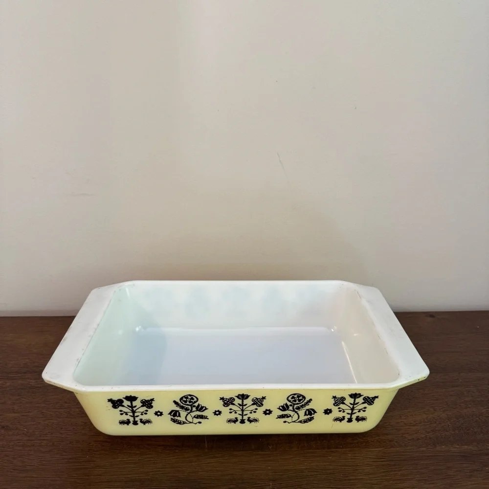 Vintage Pyrex Yellow 575-B Needlepoint Embroidery Rectangle Casserole Dish